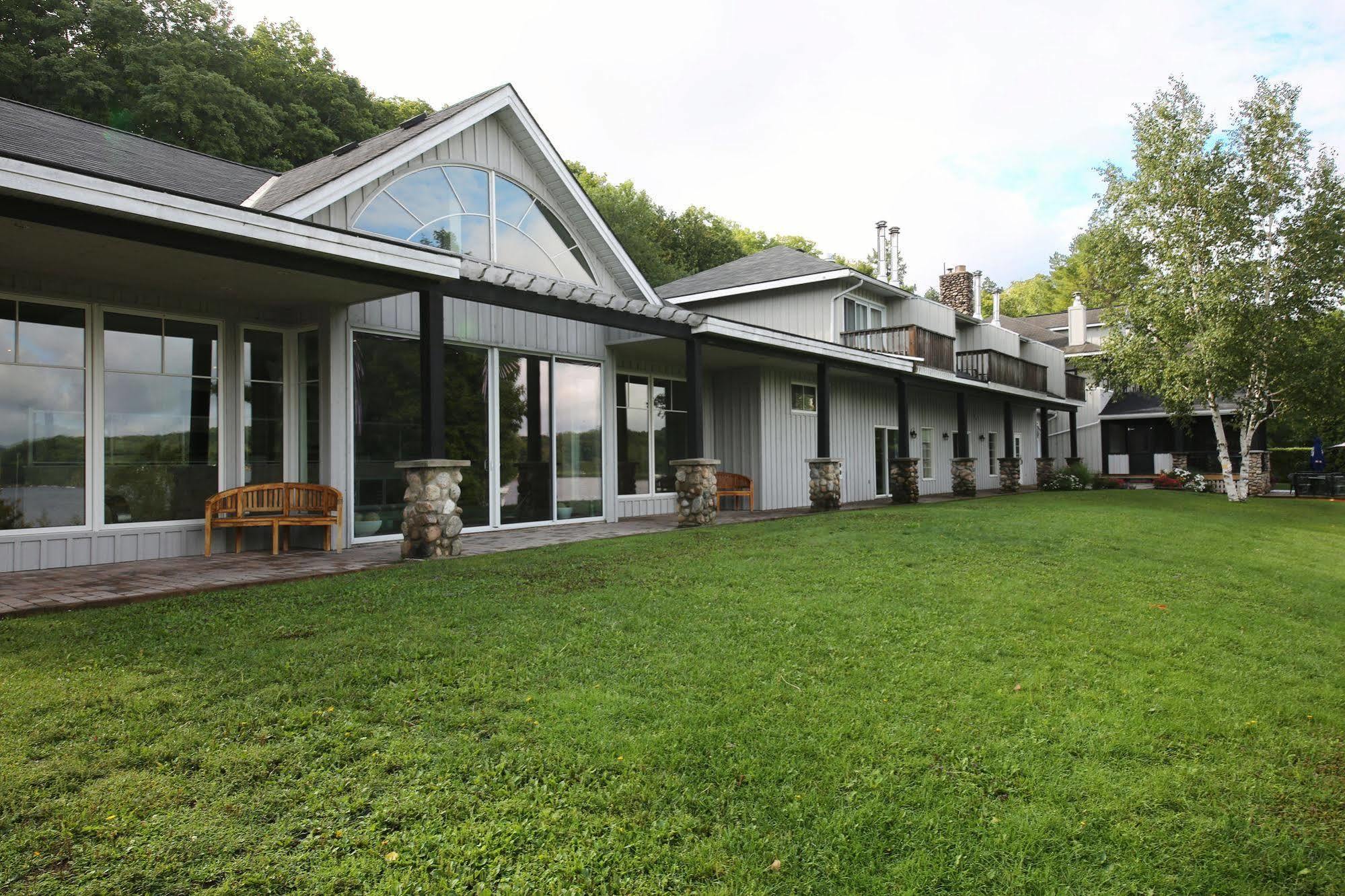 Sir Sam'S Inn & Spa (Adults Only) Haliburton Ngoại thất bức ảnh